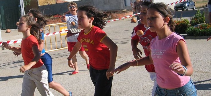 Juego tradicional de Honduras | Carrera de cucharas